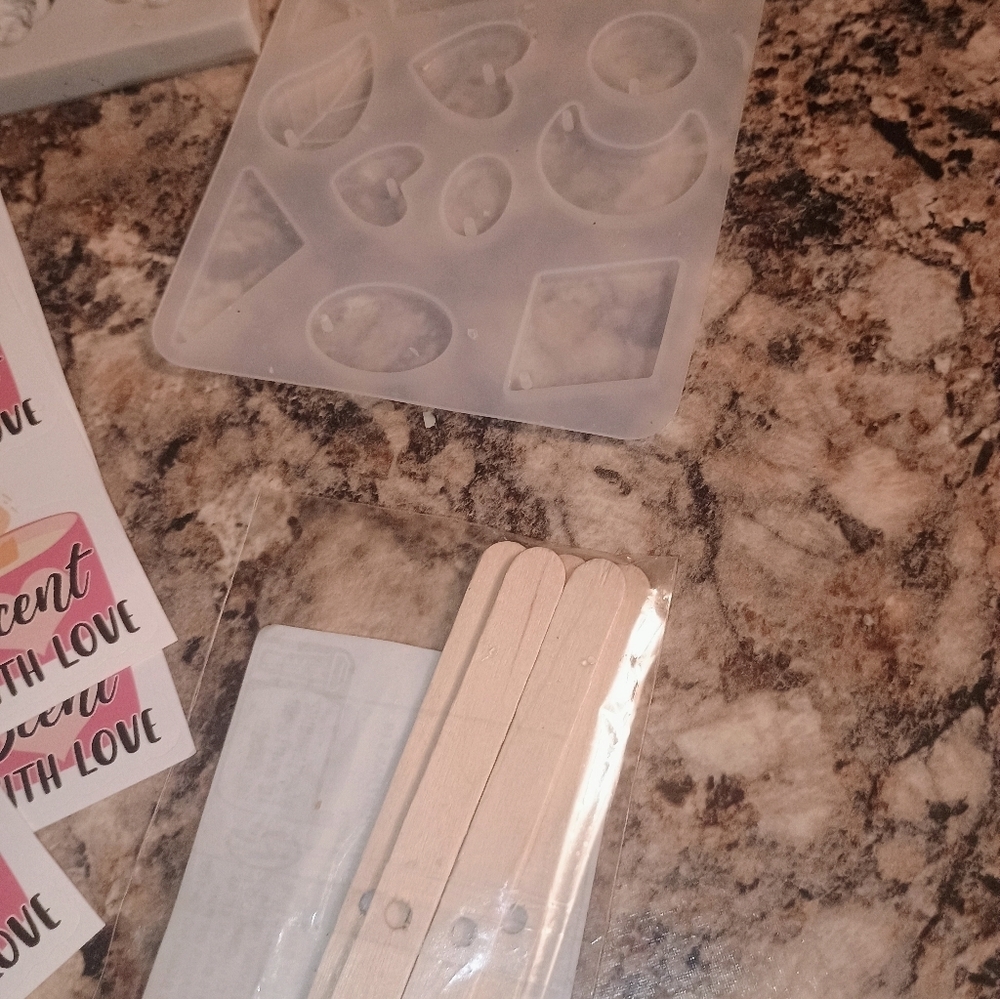 Candle Crafting Kit with Molds and Stickers Hobby Crafting - Picture 3 of 6